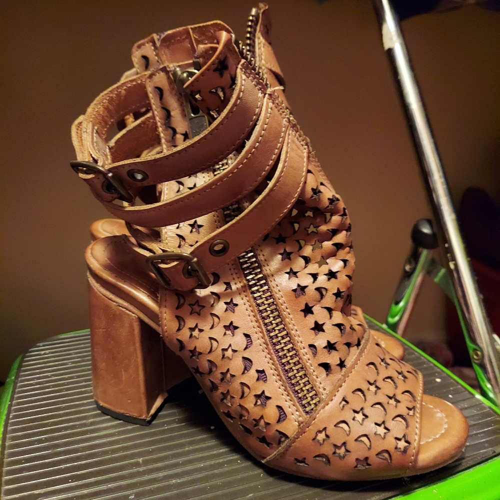 Freebird Teresa stars shoe